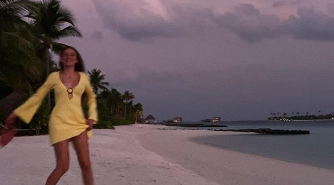 Maldivler'de tatil yapan Serenay Sarıkaya, sahil kenarındaki pozlarıyla nispet yaptı