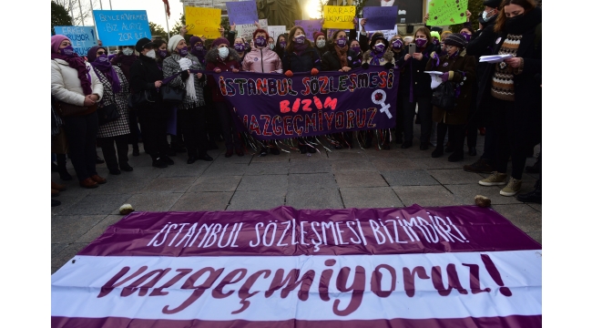 BAKIRKÖY'DE KADINLARDAN 'İSTANBUL SÖZLEŞMESİNİN İPTALİ' PROTESTOSU