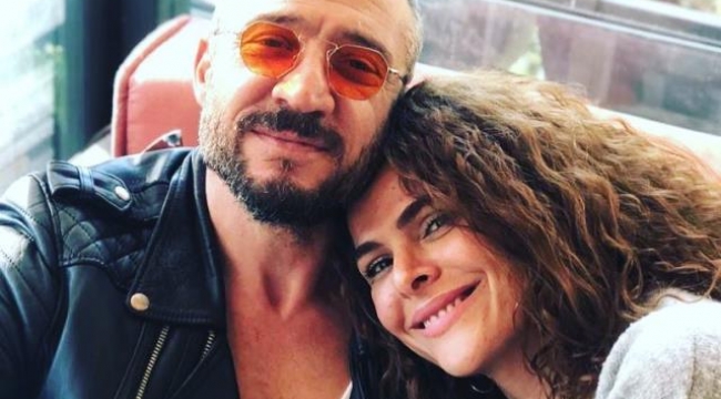 Gamze Topuz ve Tümer Metin'den ilginç aşk pozu! Birbirinin ayaklarını sevdiler