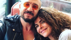 Gamze Topuz ve Tümer Metin'den ilginç aşk pozu! Birbirinin ayaklarını sevdiler