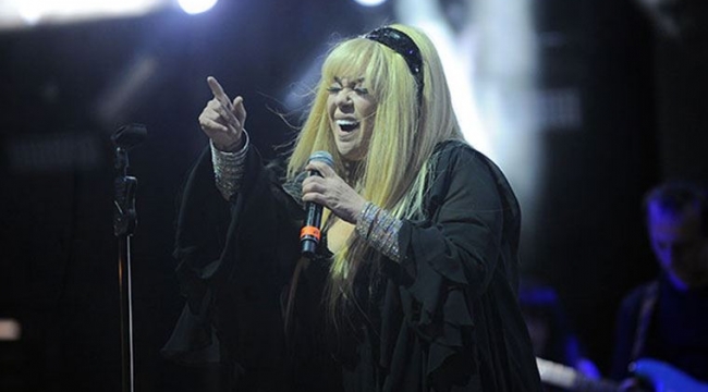 Sanatçı Zerrin Özer, Ümit Güner tarafından cinsel saldırıya maruz bırakıldığını açıkladı