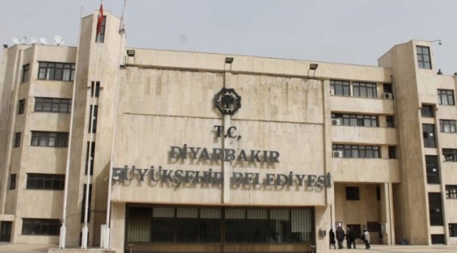Diyarbakır'da mimari facia! Kayyumun yaptırdığı heykeller alay konusu oldu