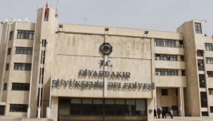 Diyarbakır'da mimari facia! Kayyumun yaptırdığı heykeller alay konusu oldu