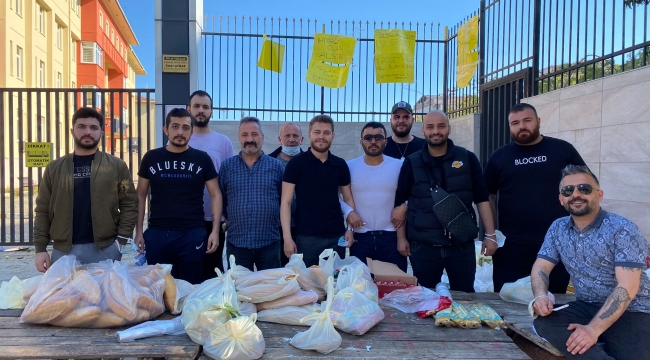 Küçükçekmece'de erzak dağıtımında uzun kuyruklar oluştu