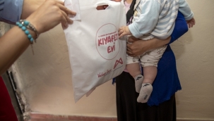 Mersin Büyükşehir Belediyesi, çocukların bayram kıyafetlerini evlerine kadar götürdü