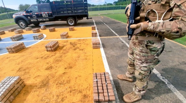 Türk şirketinin gemisi mersin yolunda 616 paket kokainle yakalandı.