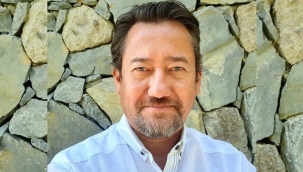 Gazeteci Akinan: Bir bakanın kardeşi Suriye'de sanayi tesislerini ve zeytin yağını yağmalıyor