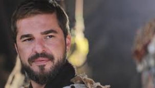 Oyuncu Engin Altan Düzyatan'ı 575 milyon dolarlık sahte çekle dolandırmakla suçlanan fenomen gözaltına alındı