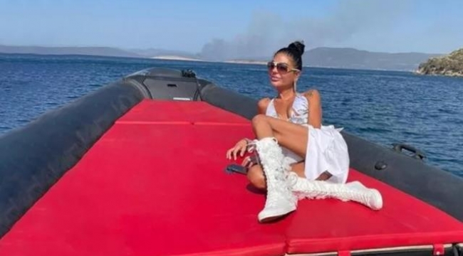 Bodrum'da yanan ormanın dumanına aldırış etmeden pozlar veren Süreyya Yalçın, tepki çeken paylaşımı sildi