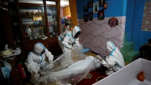 Koronavirüs Endonezya'yı alt üst etti, Hindistan'ı geçtiler! Ülkedeki sanatçılar tabut yapıyor