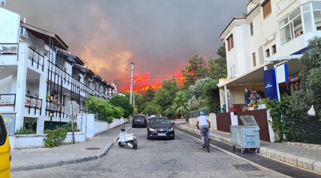 Marmaris'te yerleşime yakın alanda orman yangını!