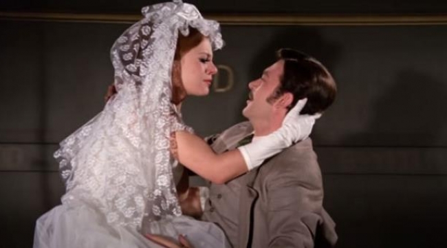 Yeşilçam'ın en romantik çiftiydi! Kartal Tibet'in ölümüyle yıkılan Hülya Koçyiğit'ten yürek burkan paylaşım