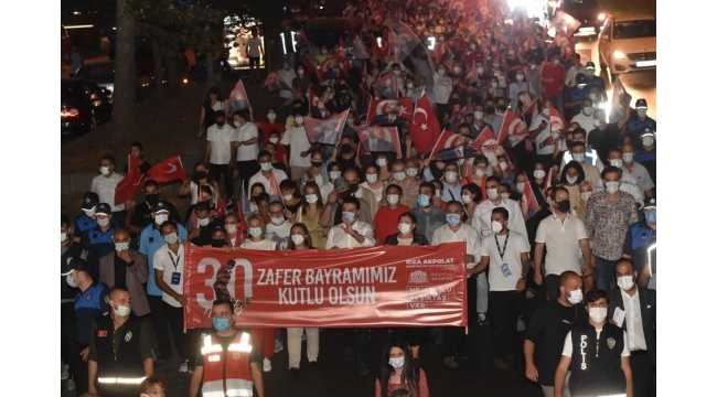 BEŞİKTAŞ'TA 30 AĞUSTOS COŞKUSU 'ZAFER YÜRÜYÜŞÜ' VE GÜLŞEN KONSERİYLE KUTLANDI