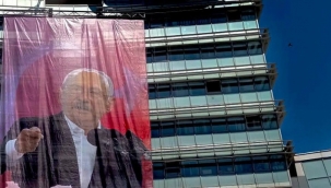 CHP Genel Merkezi'ne Erdoğan'ı kızdıracak pankart