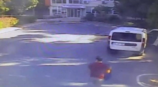 Bakırköy'de suç delili olan 2 şişe alkolü çaldılar