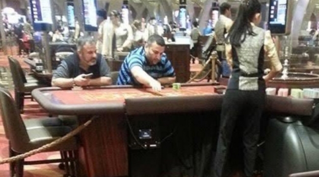 Sedat Peker'le ilgisi ne? Erkam Yıldırım'ın poker masasında yanındaki kişinin kim olduğu ortaya çıktı!