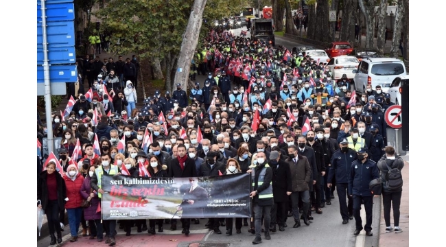 BEŞİKTAŞ BELEDİYESİ ATA'YA SAYGI YÜRÜYÜŞÜNE ONBİNLER KATILDI