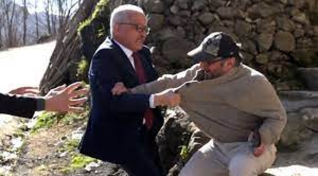 AKP'li belediye başkanı, heyelanı basına haber veren yurttaşa saldırdı!