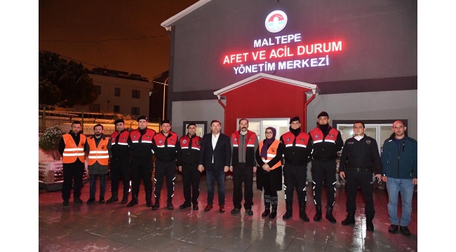 Maltepe Belediye çalışanları omuz omuza verdiler! Maltepe 'de karla 7/24 mücadele 