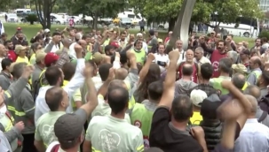 Görevlerine son verilen işçiler İBB'yi protesto etti