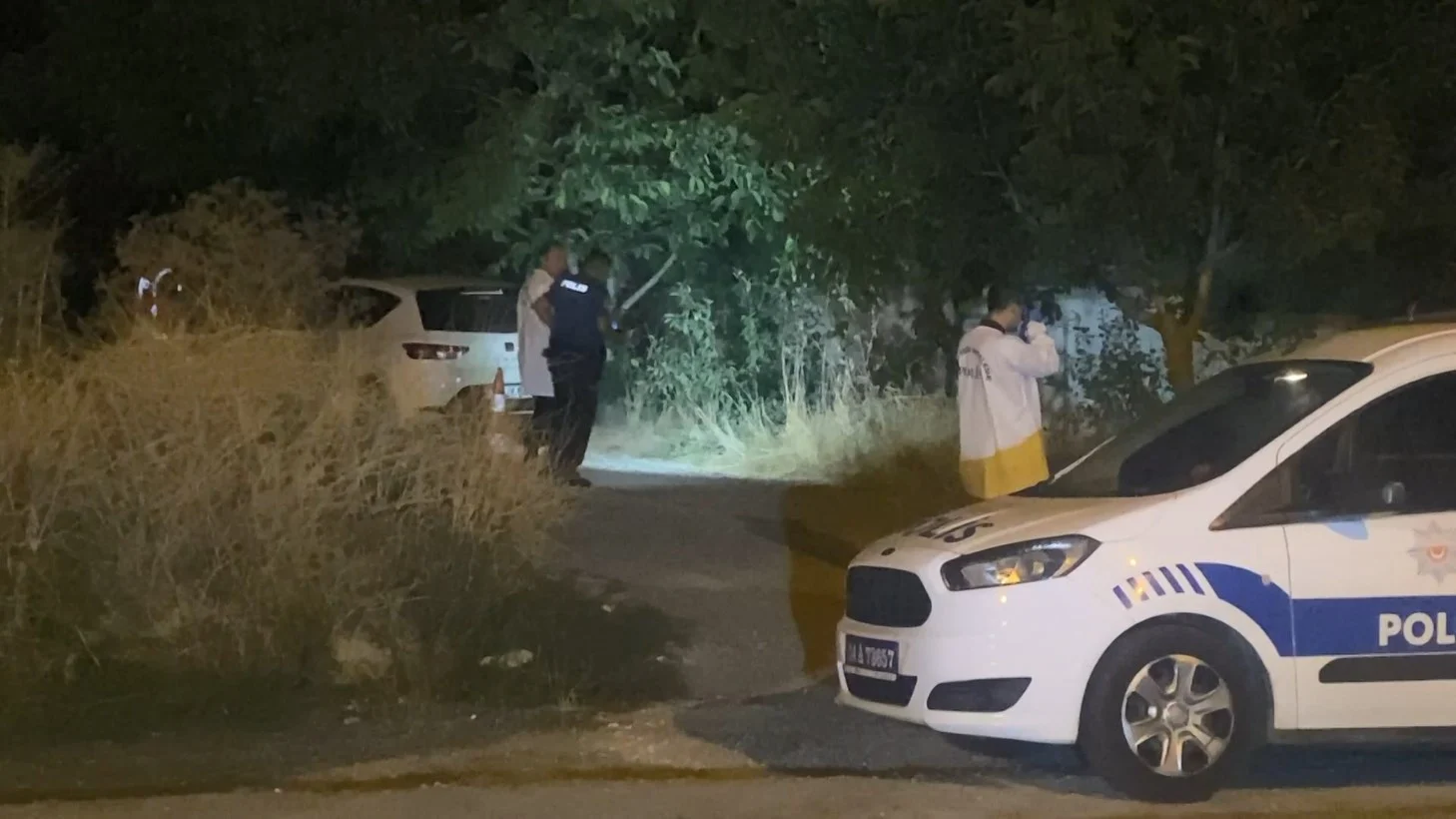 Lüks araçlarla gelip vurdular: 1'i ağır 2 yaralı