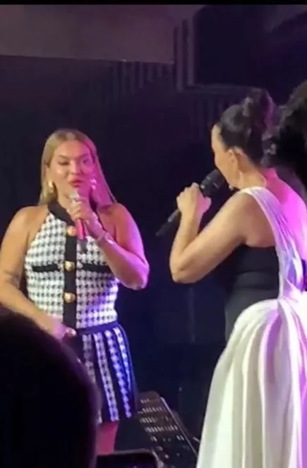 Ebru Gündeş Mustafa Egemen Şener'in sahibi olduğu H Grup'un Günay Restaurant'taki özel gecesinde sahne aldı.