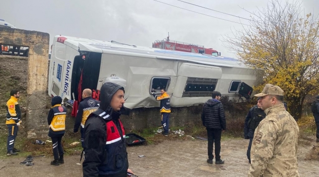 Diyarbakır'da yolcu otobüsü devrildi: Çok sayıda yaralı var