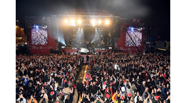 BEŞİKTAŞ'TA YENİ YIL KUTLAMALARINDA MURAT BOZ SAHNE ALDI!