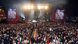 BEŞİKTAŞ'TA YENİ YIL KUTLAMALARINDA MURAT BOZ SAHNE ALDI!