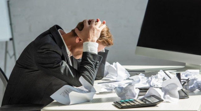 Siyasi belirsizlik yatırımcıyı kilitledi