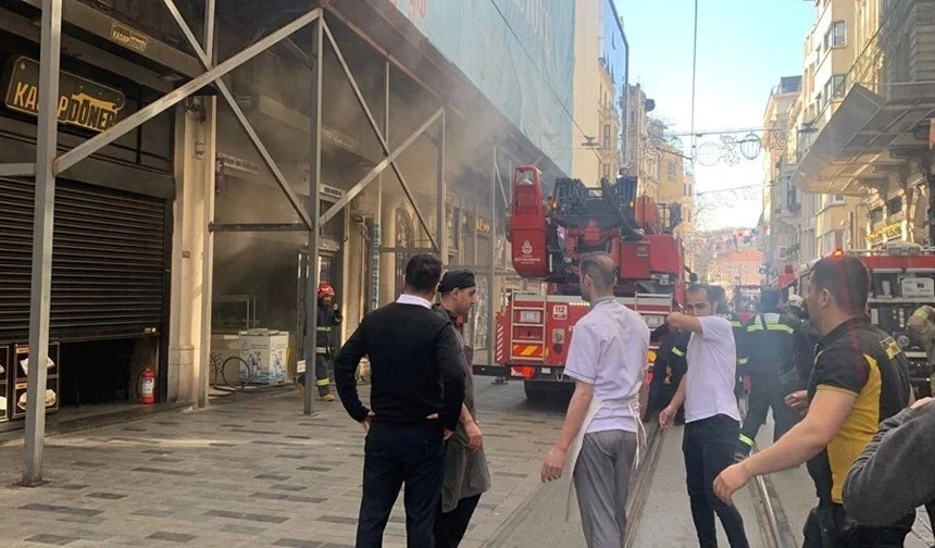 Son Dakika! İstiklal Caddesi'nde yangın