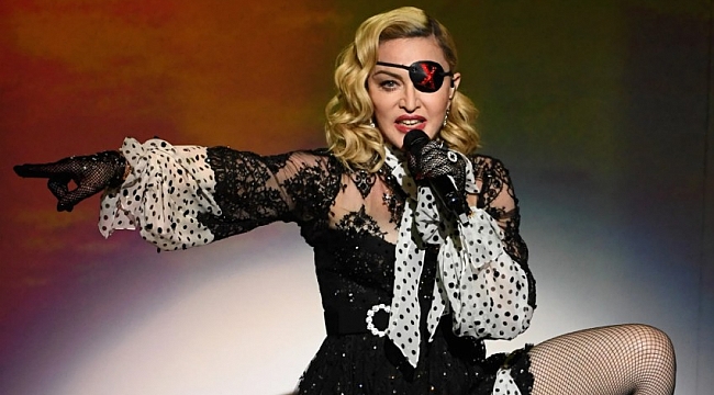 Ünlü şarkıcı Madonna entübe edildi 