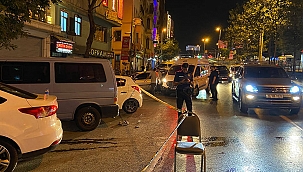 Beyoğlu'nda yol kenarında bekleyen iki kişiye silahlı saldırı: 1 ölü, 1 ağır yaralı