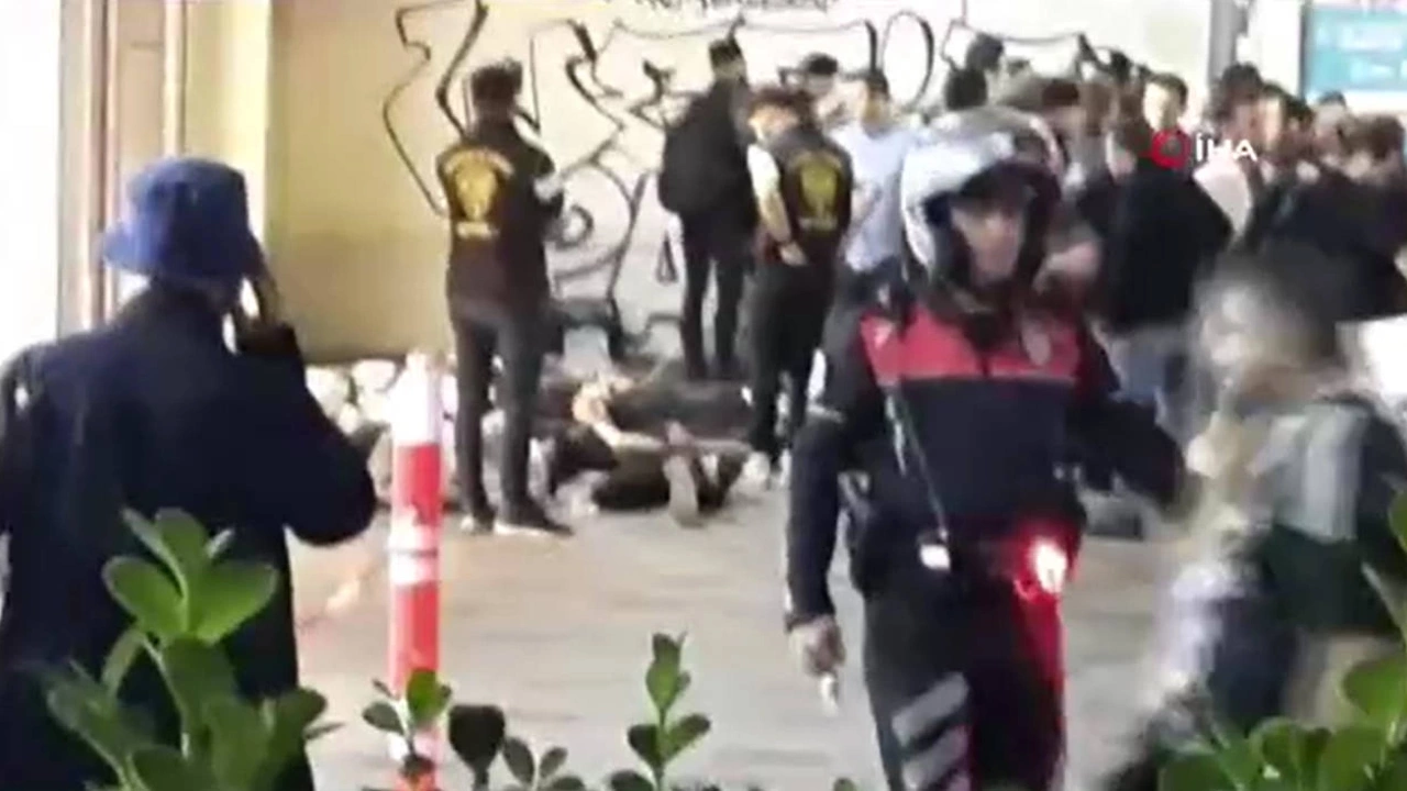 Taksim'de iki kafenin çalışanları arasında kavga: 17 gözaltı, 2 yaralı