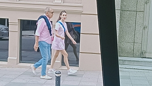 70'LİK İŞLETMECİ EROL KAYNAR TORUNU YAŞINDAKİ SEVGİLİSİ İLE GÖRÜNTÜLENDİ. 