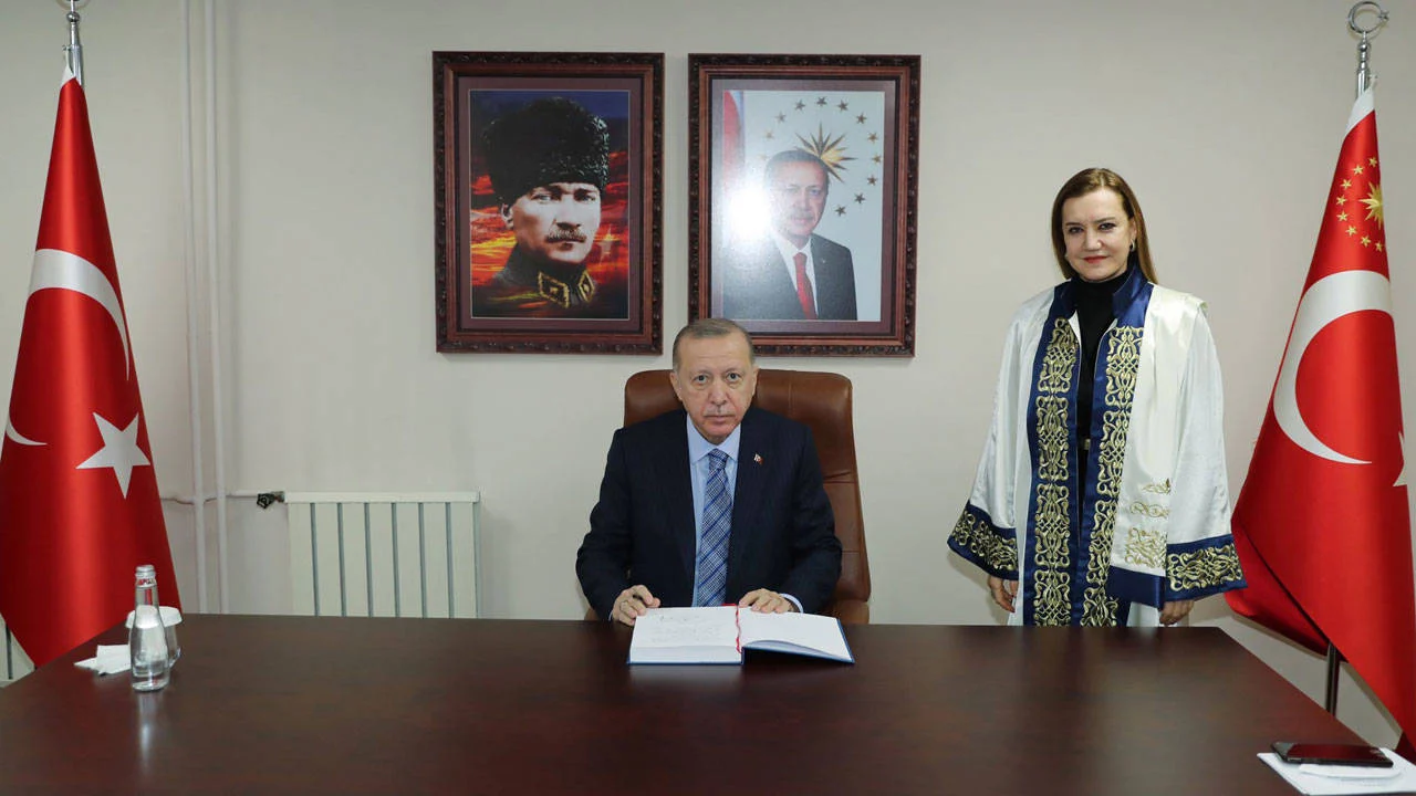 Usulsüzlüklerle gündeme gelen Hotar büyükelçi olarak atandı