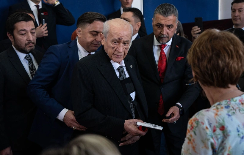 Bahçeli'nin yüzü neden mor? Partiden açıklama geldi