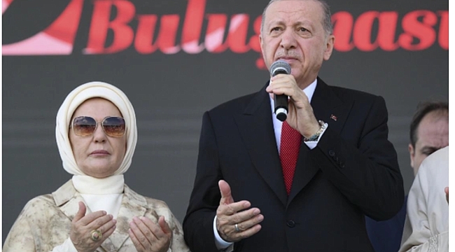 Erdoğan: Darbeye tiyatro diyenleri affetmeyeceğiz 