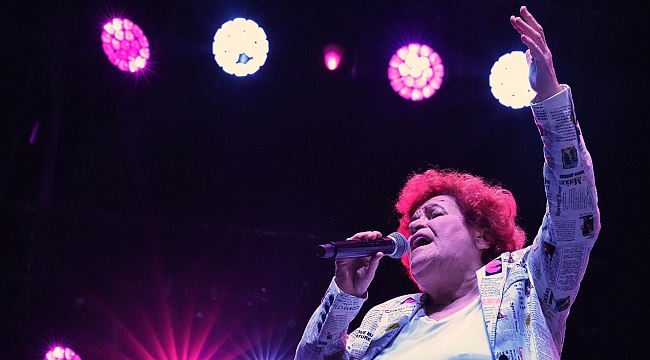 1 EYLÜL DÜNYA BARIŞ GÜNÜ'NDE SELDA BAĞCAN BEŞİKTAŞ'TA SAHNE ALDI