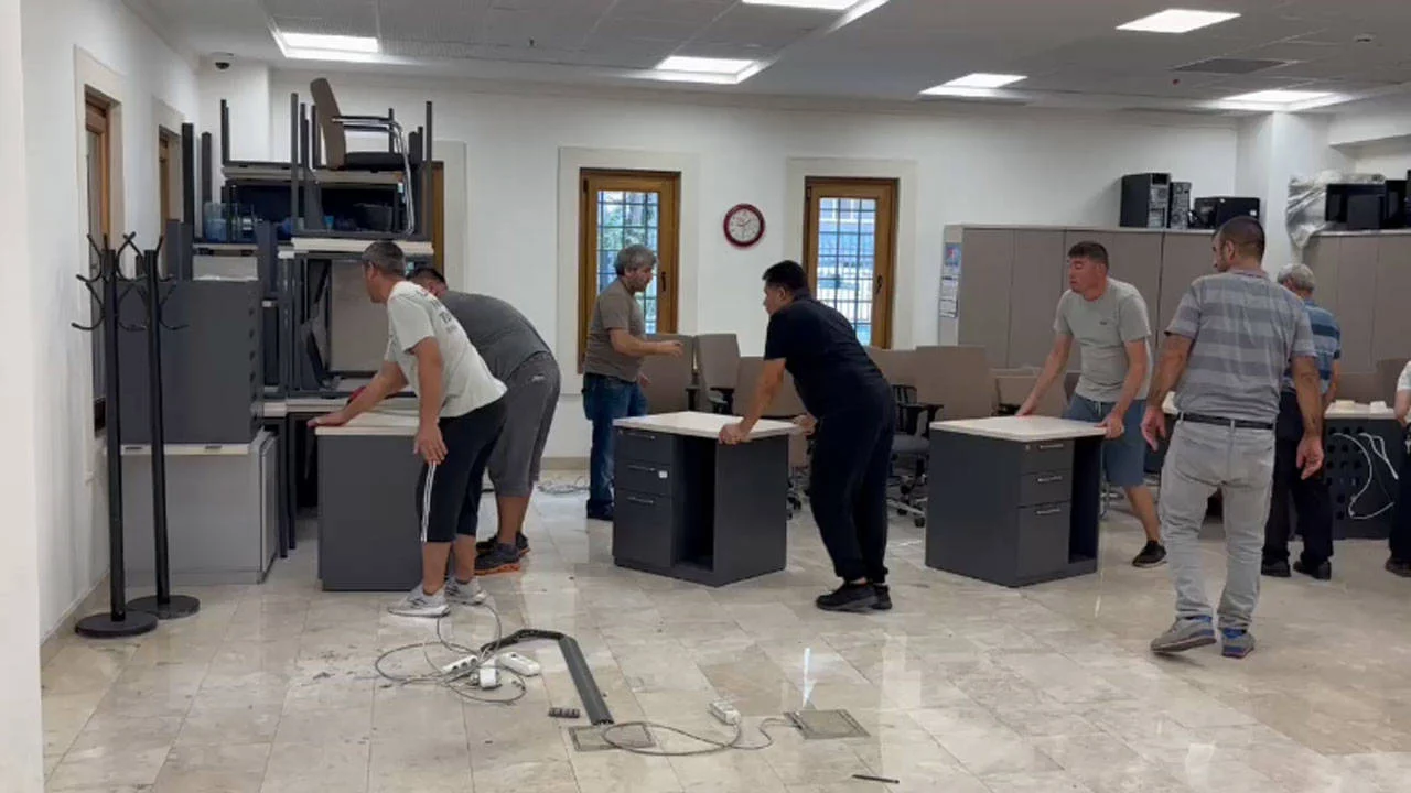 Beyoğlu Belediyesi'ne engelleme: Ofisler boşaltıldı, personel girişine izin verilmedi!