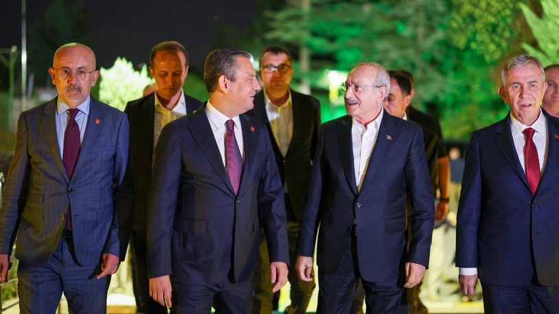 Özel ve Kılıçdaroğlu görüşmesi... Tüzük taslağında değişiklik olması halinde Kılıçdaroğlu ile irtibat halinde olunması kararlaştırıldı