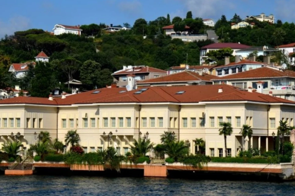 Arven İlaç'ın sahibi Zafer Toksöz'ün izale-i şuyu ile satmak istediği Saffet Paşa Yalısı'nın duvarlarında hüzün hikayeleri gizli