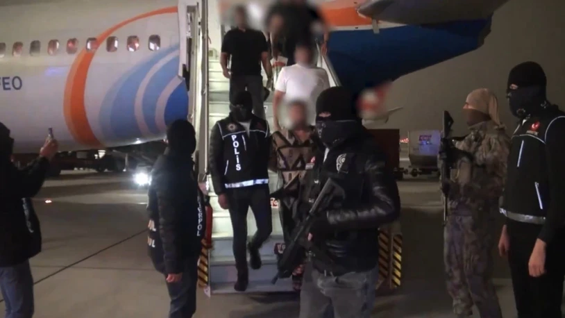 Bakan Yerlikaya duyurdu: Kırmızı bültenle uluslararası seviyede aranan 3 şüpheli yurt dışında yakalandı