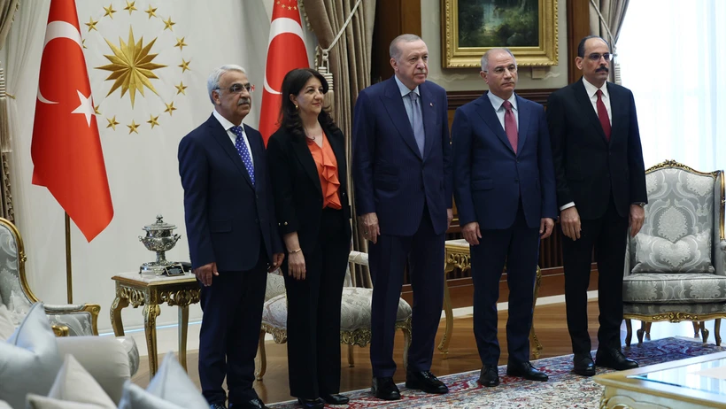 Külliye'de Kritik Zirve: Cumhurbaşkanı Erdoğan-İmralı Heyeti Görüşmesi Sona Erdi