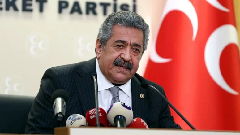 Sosyal medya yıkıldı! MHP'nin kilit isminin masasında Öcalan kitabı