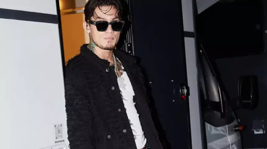 Ünlü rapçi Çakal'a konser sonrası silahlı saldırı! Hastaneye kaldırıldı