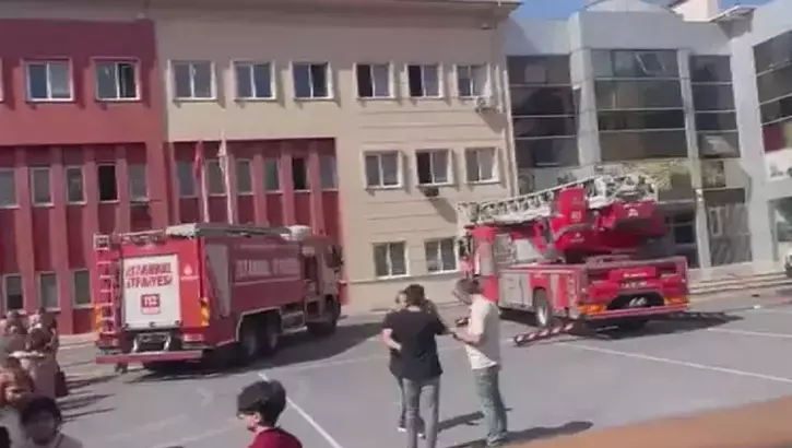 İstanbul Başakşehir'de okul yangını 