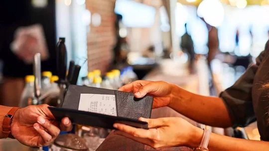 Bakanlıktan Kafe ve Restoranlara Zorunlu Bahşiş Yasağı! Yeni Düzenleme Yolda 