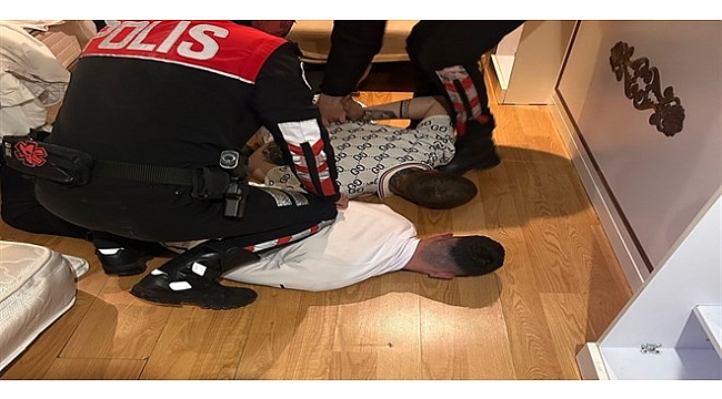 Beşiktaş'ta otel odasına baskın: Yatağın altından kalaşnikof çıktı