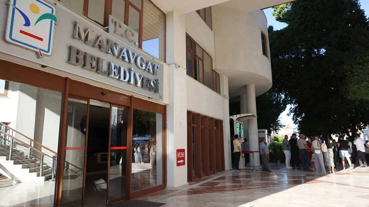 Manavgat Belediyesi'nde 'yolsuzluk' ve 'rüşvet' davası başladı